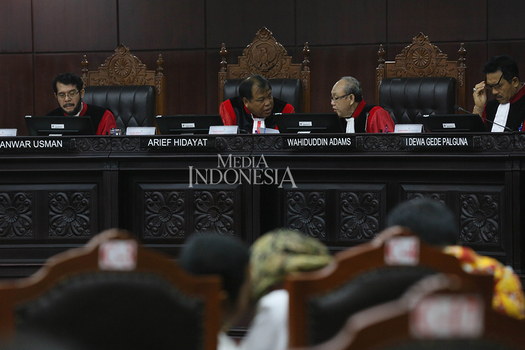 Adapun salah satu pertimbangannya, MK menilai, ketentuan cuti bagi petahana bertujuan mengantisipasi potensi penyelewengan atau penyalahgunaan wewenang oleh petahana selama mengikuti pemilihan kepala daerah.