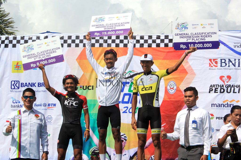 Sementara itu, pebalap Iman Arifin menjadi pebalap terbaik Indonesia (white jersey) Tour de Flores 2017. Posisi kedua pebalap Hari Fitrianto dan posisi ketiga Jamal Hibatullah.