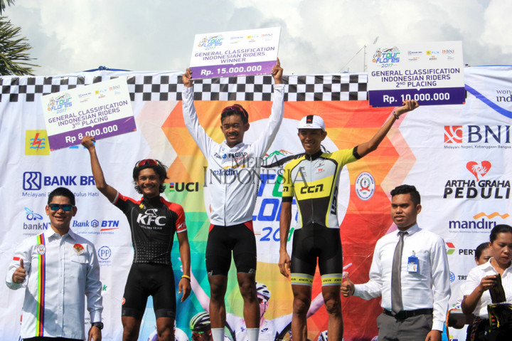 Sementara itu, pebalap Iman Arifin menjadi pebalap terbaik Indonesia (white jersey) Tour de Flores 2017. Posisi kedua pebalap Hari Fitrianto dan posisi ketiga Jamal Hibatullah.