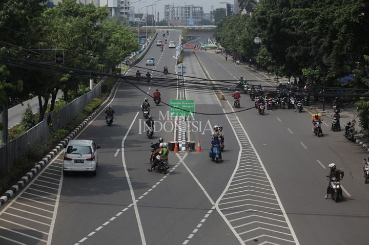 Kendaraan dari Manggarai menuju Senen atau Pramuka, akan dialihkan melalui Jalan Proklamasi dan Jalan Diponegoro.