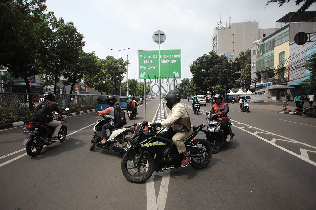 Kendaraan dari Pramuka yang akan menuju arah Senen akan dialihkan ke Jalan Matraman Dalam, Jalan Proklamasi, Jalan Diponegoro, dan jika ke arah kiri akan menuju ke Senen.