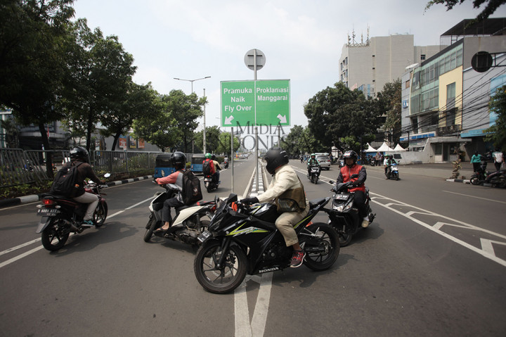 Kendaraan dari Pramuka yang akan menuju arah Senen akan dialihkan ke Jalan Matraman Dalam, Jalan Proklamasi, Jalan Diponegoro, dan jika ke arah kiri akan menuju ke Senen.