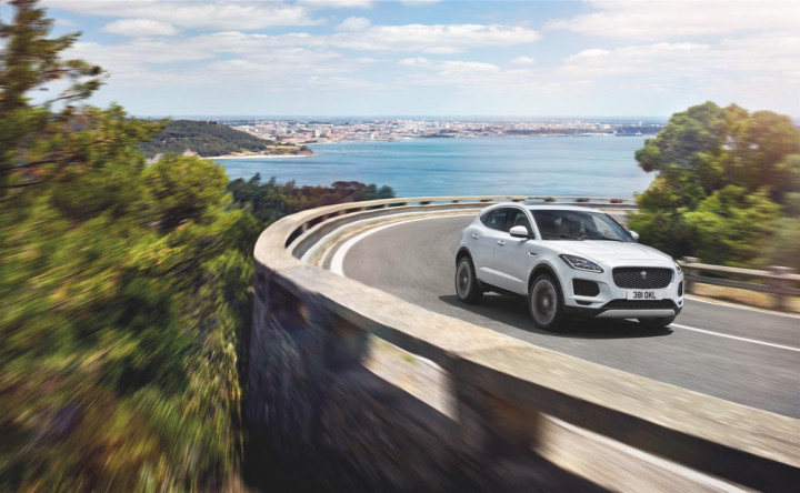 Jaguar E-Pace akan meramaikan pasar small SUV yang sedang booming.
