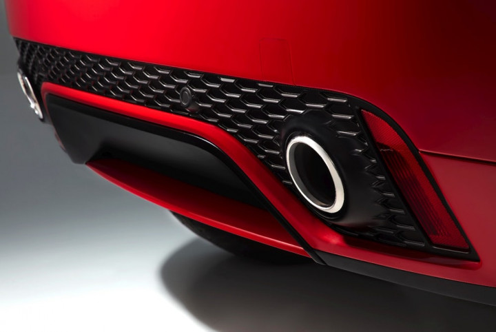 Varian tertinggi Jaguar E-Pace mampu melejit dari 0 hingga kecepatan 100 km/jam dalam enam detik.