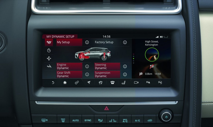 Monitor layar sentuh 7 inch merupakan pusat komando untuk berbagai fitur canggihnya.