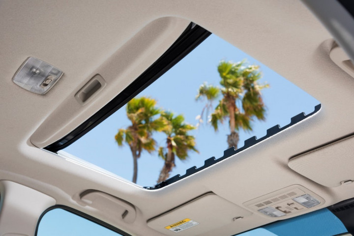 Sunroof yang merupakan fitur andalan untuk United State Domestic Model (USDM) ini mungkin akan dihilangkan bila Honda memasarkan Jazz CVT facelift di Indonesia.