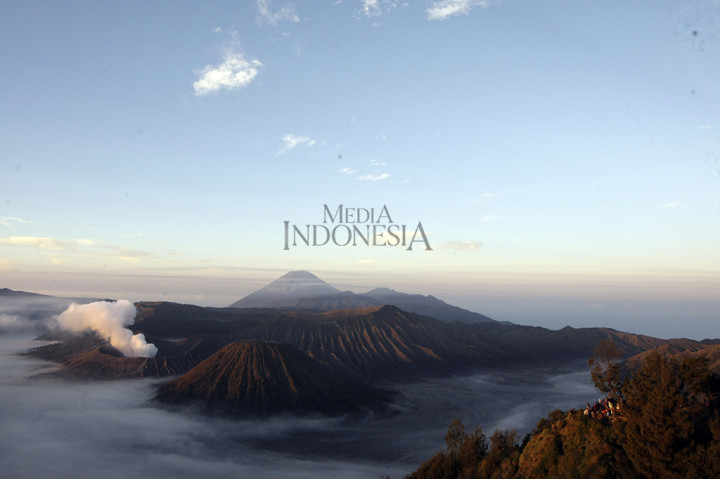 Pemandangan Gunung Bromo terlihat dari penanjakan satu di Probolinggo, Jawa Timur.