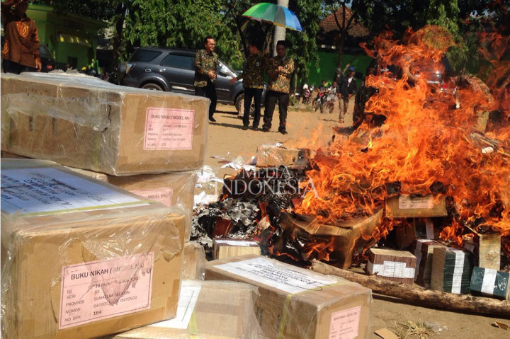 Alfajri Zabidi juga mengatakan pemusnahan tersebut juga berpedoman pada Peraturan Menteri keuangan No.83/PMK.06/2016. Jumlah buku nikah yang dimusnahkan sebanyak 223.734 pasang, dengan nilai barang milik negara Rp239.070.285, dan Blangko DN sebanyak 1.352 buah dengan nilai barang milik negara sebesar Rp1.447.046.
