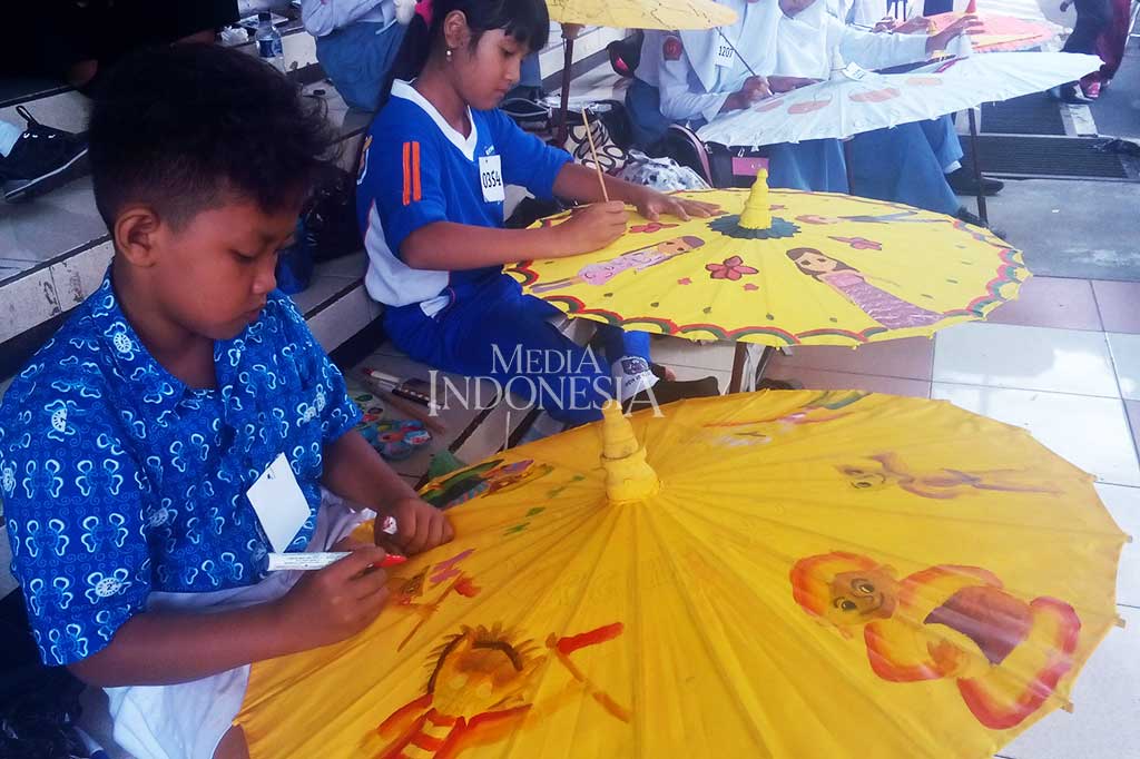 Kegiatan lomba lukis payung tersebut digelar dalam rangka memperingati Hari Jadi ke-213 Kabupaten Klaten dan HUT ke-72 RI.