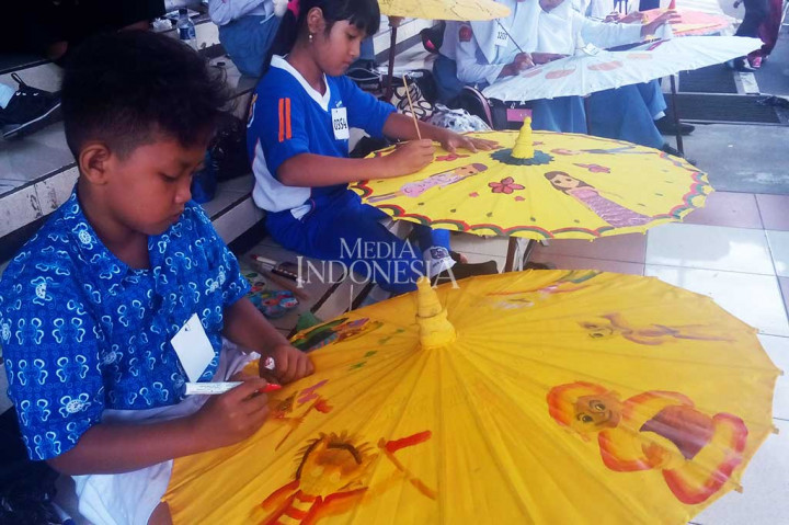 Kegiatan lomba lukis payung tersebut digelar dalam rangka memperingati Hari Jadi ke-213 Kabupaten Klaten dan HUT ke-72 RI.