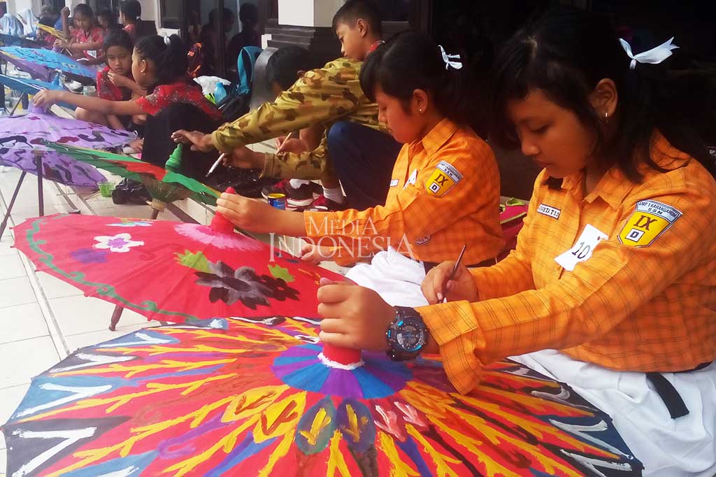 Kepala Disparbudpora Klaten Joko Wiyono menyatakan, lomba tersebut bertujuan memberikan media bagi siswa untuk menuangkan kemampuan kreatif berekspresi dan mengenalkan payung produk Klaten.