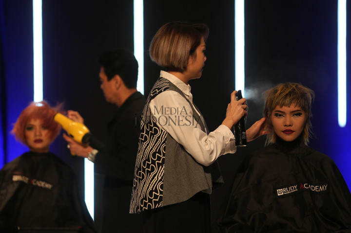 Rangkaian gelaran yang sebelumnya sukses diselenggarakan di Australia ini terdiri dari talkshow, barber competition, hair awards, live cut competition, hair and fashion show serta look 'n learn.