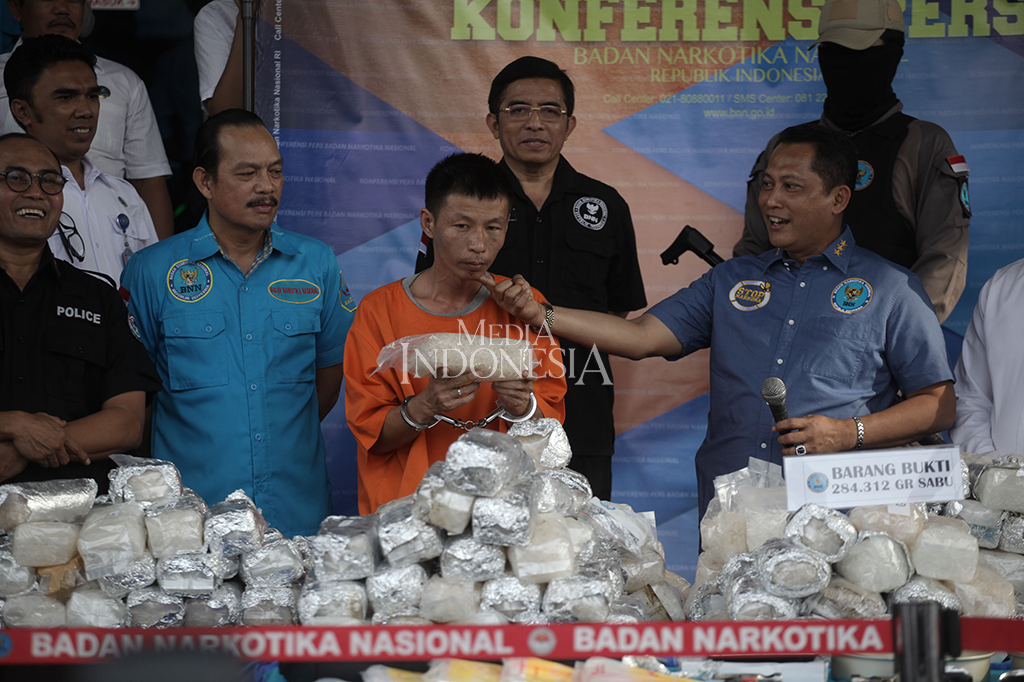 Dalam pengerebekan dilakukan di kawasan Muara Karang, Penjaringan, Jakarta Utara, pada Rabu (26/7) kemarin, petugas gabungan menangkap 3 pelaku yakni Su alias Ad alias Ay (40), HHD dan satu orang Warga Negara Taiwan, KHH (36) yang terpaksa ditembak mati karena melawan.