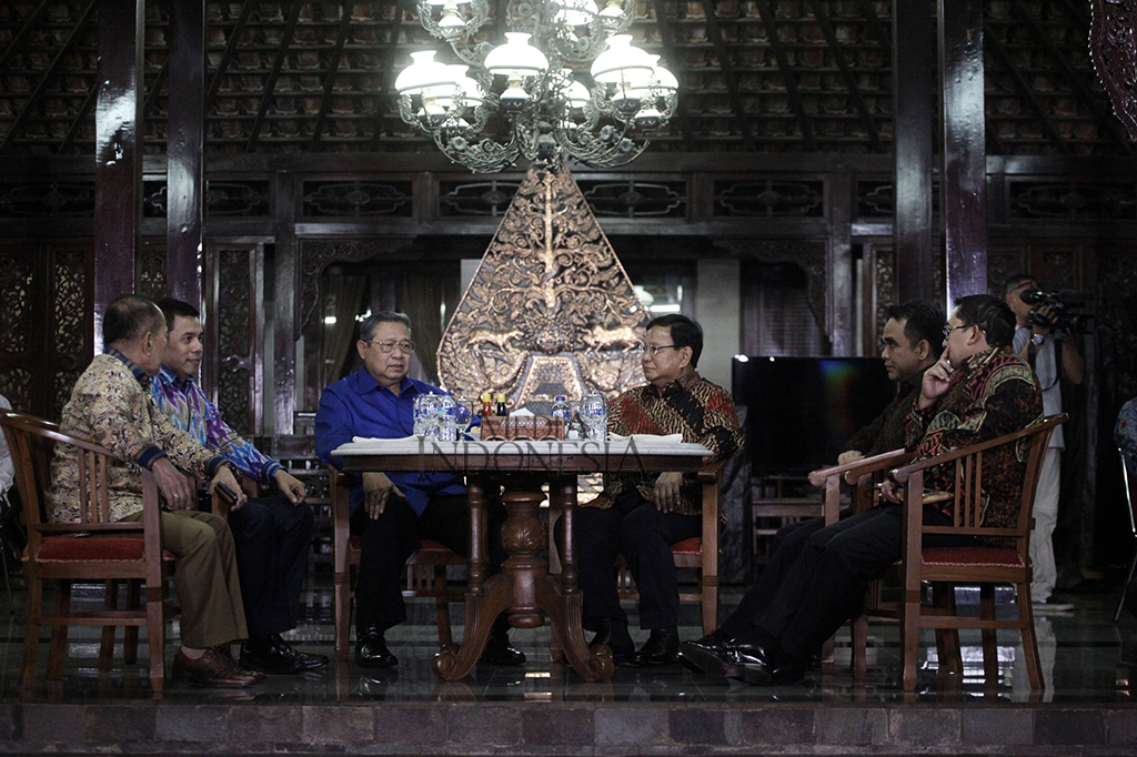 Salah satu yang dibahas dalam pertemuan tertutup tersebut adalah mengenai UU Pemilu. Poin penting dalam UU Pemilu yang baru saja disahkan adalah presidential threshold 20%. Dengan demikian, parpol-parpol harus berkoalisi untuk Pilpres 2019. 