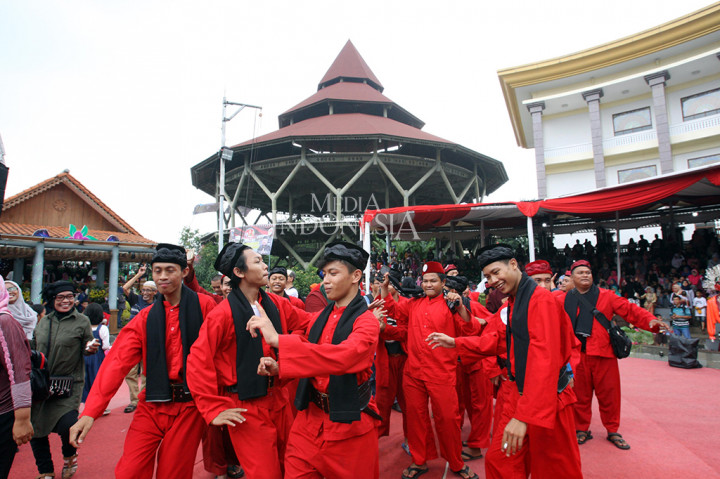 Pemerintah Provinsi DKI Jakarta dan Bamus Betawi kembali mengadakan acara Lebaran Betawi 28-30 Juli, yang menggelar hiburan dan kesenian-kesenian khas Betawi.