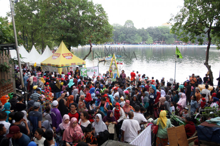 Ribuan pengunjung memadati lokasi gelaran, bernostalgia dengan Jakarta tempo dulu atau sekedar menghabiskan akhir pekan.