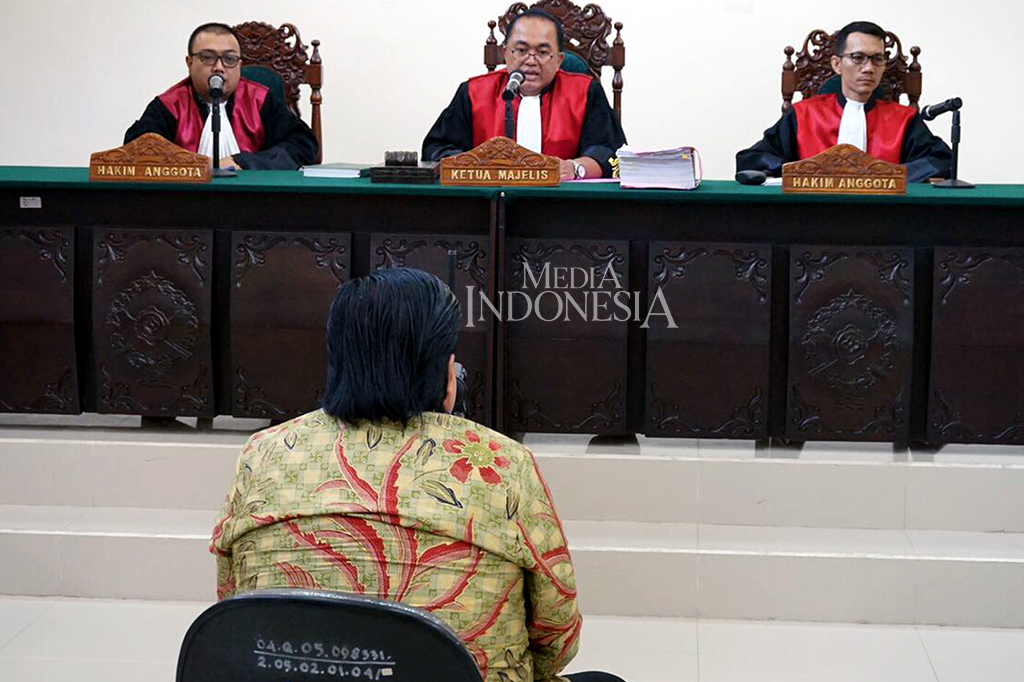 Dimas dinyatakan terbukti melanggar pasal 340 KUHP tentang pembunuhan berencana. Hakim menganggap, yang memberatkan Dimas Kanjeng karena keluarga korban tidak memberikan maaf dan Dimas tidak pernah mengakui perbuatannya.