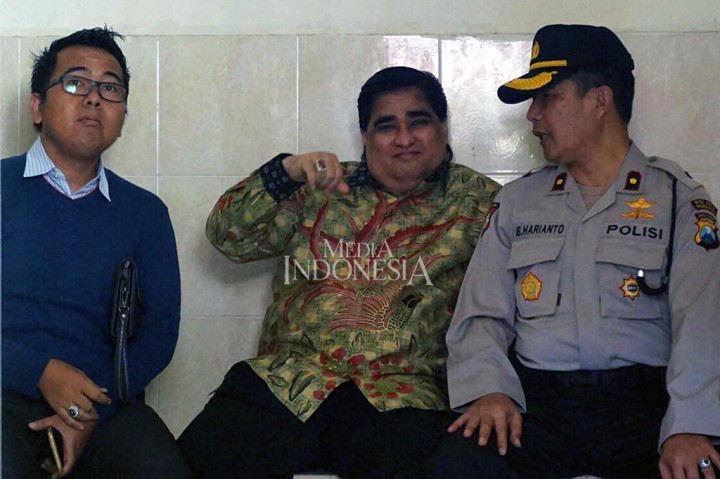 Dimas Kanjeng Taat Pribadi divonis 18 tahun penjara terkait kasus pembunuhan santrinya, Abdul Ghani. Putusan ini lebih ringan dari tuntutan yang diajukan jaksa yaitu seumur hidup penjara.