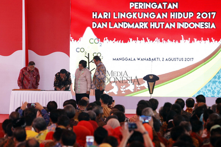 HLH tahun ini mengambil tema Connecting People to Nature atau Menyatu dengan Alam. Tema ini bertujuan untuk meningkatkan kesadaran masyarakat akan pentingnya isu lingkungan, mendorong keterlibatan dan keaktifan masyarakat dalam upaya perlindungan lingkungan.