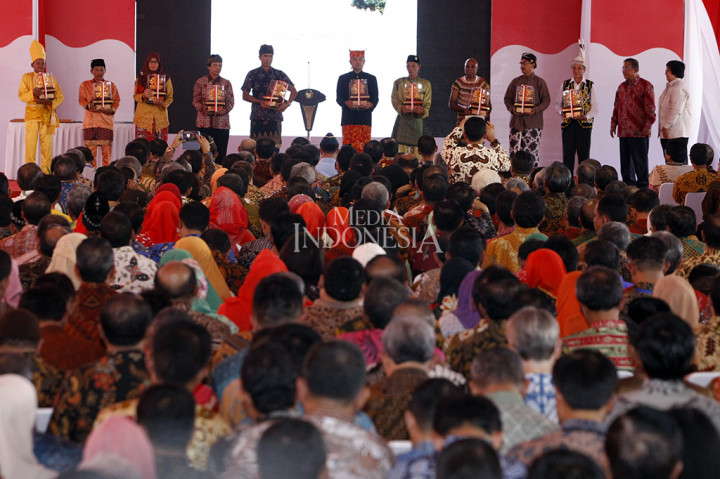 Penyerahan penghargaan kepada para peraih Kalpataru pada acara puncak peringatan Hari Lingkungan Hidup (HLH) 2017.