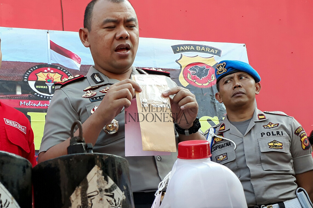 Kapolres Bogor, AKBP Andi M Dicky menuturkan, para pelaku yang saat ini berhasil ditangkap lantaran diketahui melakukan penambangan tanpa izin dikawasan Cijeruk, Kabupaten Bogor.
