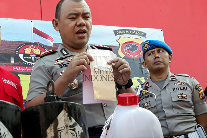 Kapolres Bogor, AKBP Andi M Dicky menuturkan, para pelaku yang saat ini berhasil ditangkap lantaran diketahui melakukan penambangan tanpa izin dikawasan Cijeruk, Kabupaten Bogor.