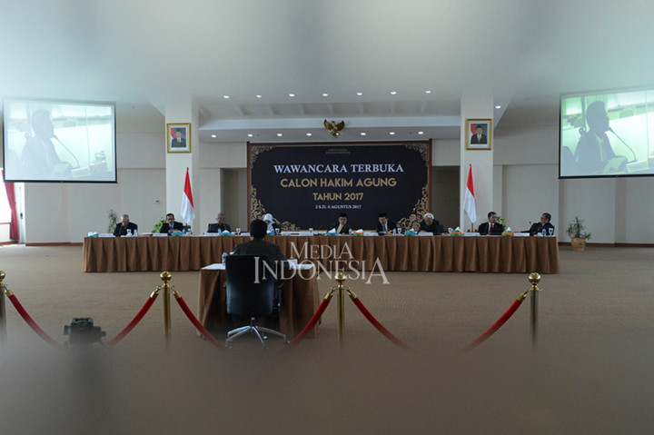 Komisi Yudisial akan menggelar proses seleksi tahap wawancara terbuka terhadap 14 calon hakim agung yang lolos seleksi kesehatan dan kepribadian pada akhir Juli lalu.