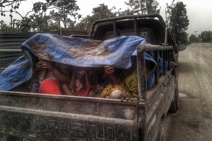 Kabid Kedaruratan dan Logistik BPBD Karo Natanail mengatakan, sejauh ini aktivitas warga masih normal. Hanya saja masyarakat diimbau untuk menggunakan masker.