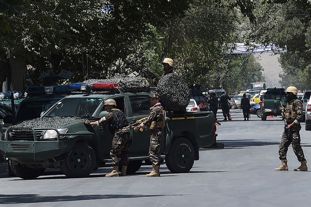 Serangan di Masjid Jawadya tersebut terjadi sehari setelah kelompok radikal ISIS mengklaim mendalangi serangan mematikan di Kedutaan Irak di Kabul, Afghanistan, pada Senin (31/7) .
