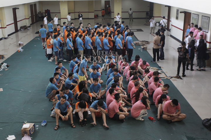 148 WNA pelaku kejahatan siber dikumpulkan di Aula Sabara Polda Metro Jaya untuk diatur kepulangannya.