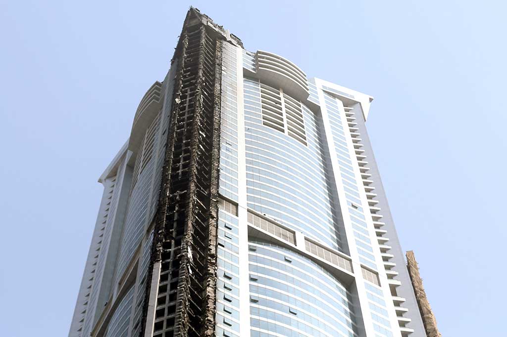 Tidak ada korban jiwa yang dilaporkan, dan belum diketahui secara pasti penyebab dari kebakaran tersebut.