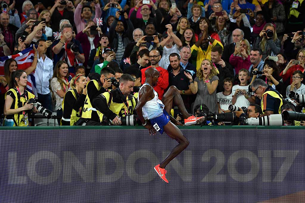 Kemenangan Farah disambut publik tuan rumah, apalagi merupakan emas pertama pada Kejuaraan Dunia Atletik 2017 ini. 