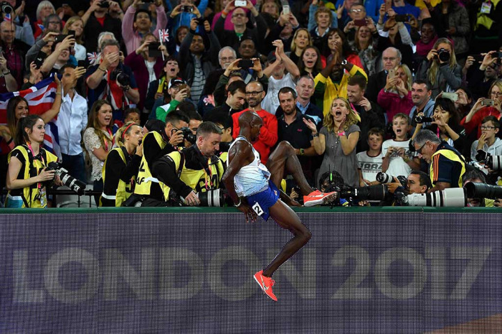 Kemenangan Farah disambut publik tuan rumah, apalagi merupakan emas pertama pada Kejuaraan Dunia Atletik 2017 ini. 