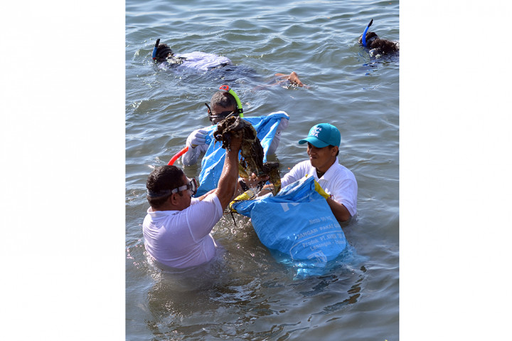 Gerakan ini juga sebagai implementasi dari gerakan nasional penanganan dan pengolahan sampah plastik laut (marine debris).