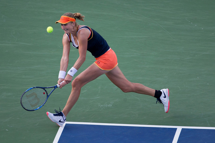 Petenis unggulan ketujuh asal Rusia, Makarova berjuang keras untuk mengukir kemenangan atas petenis unggulan keempat, Julia Goerges pada partai puncak hari Minggu (06/08) waktu setempat.