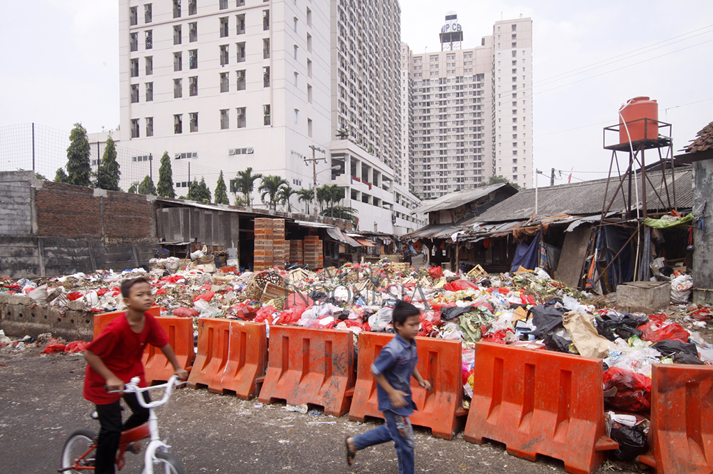 Anugerah Adipura justru menuai sorotan? terkait permasalahan pengolahan sampah dan pencemaran air di Kota Depok. Dalam catatan 