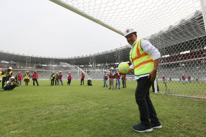 Menteri Pemuda dan Olahraga Imam Nahrawi menyampaikan kemajuan renovasi Stadion Utama Gelora Bung Karno (GBK) Senayan, Jakarta, telah mencapai 82 persen atau empat persen lebih cepat dari target penyelesaian pada Agustus 2017.