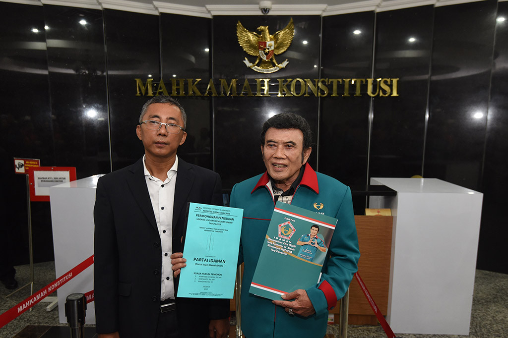 Selain itu, Rhoma juga menolak Pasal 222 UU Pemilu karena syarat yang digunakan berdasarkan Pemilu tahun 2014 dinilai tidak relevan dan kedaluwarsa ketika diterapkan dalam pencalonan presiden di Pemilu 2019.