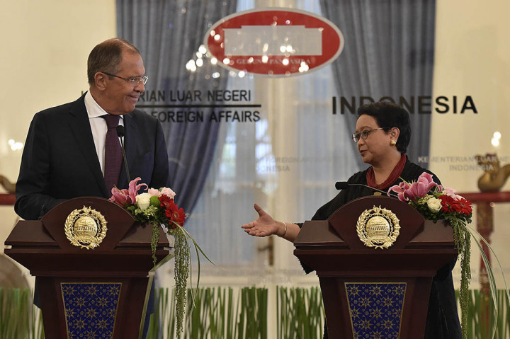 Menurut Retno, kunjungan Menlu Lavrov memiliki arti yang penting karena merupakan kunjungan bilateral resmi pertama Menlu Rusia ke Indonesia.