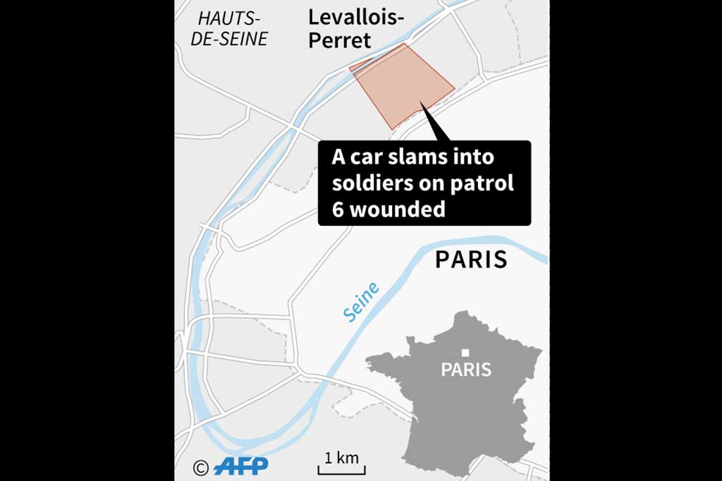 Enam tentara mengalami luka-luka, dua di antaranya dalam kondisi serius. 