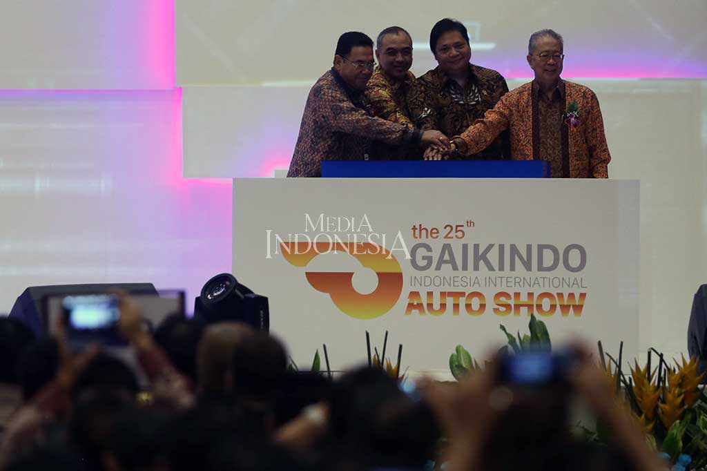 Menteri Perindustrian Airlangga Hartarto secara resmi membuka pameran otomotif berskala internasional Gaikindo Indonesia International Auto Show (GIIAS 2017), Indonesia Convention and Exhibition (ICE), BSD, Tangerang Selatan, Kamis (10/8/2017).