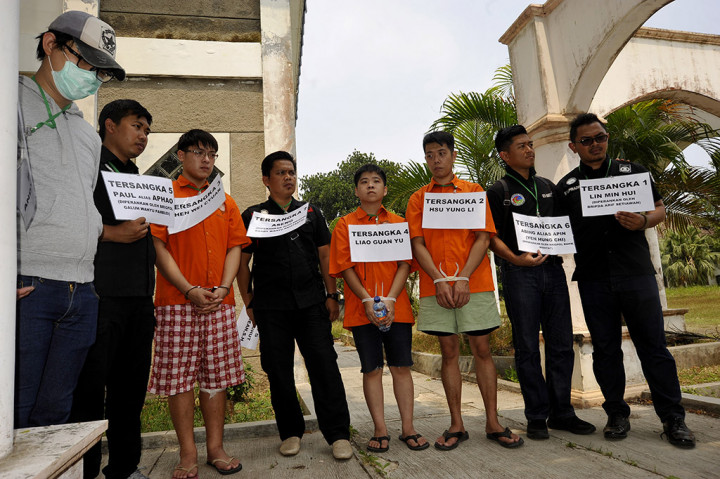 Barang bukti 1 ton sabu yang mereka angkut dari Taiwan juga dihadirkan dalam rekonstruksi tersebut. Selain itu, 8 tersangka juga ikut dihadirkan untuk melengkapi rekonstruksi, namun hanya 3 tersangka yakni Chen Wei Cyuan, Liao Guan Yu, Hsu Yung Liasli yang diikutsertakan 5 tersangka lainnya diperankan oleh personil polisi.
