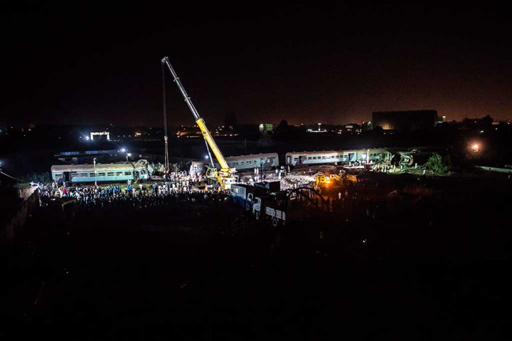 Kesalahan pengalihan jalur kereta api diduga menjadi penyebab kecelakaan tersebut.