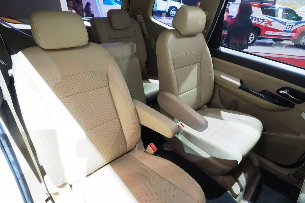 Dua jok baris dua model captain seat merupakan daya tarik utamanya. Di kelas low MPV, fitur asyik yang berkesan mewah ini hanya dimiliki Confero S. 