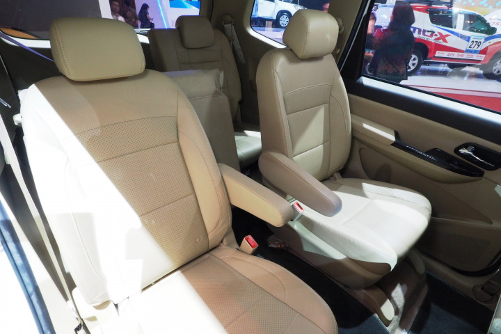 Dua jok baris dua model captain seat merupakan daya tarik utamanya. Di kelas low MPV, fitur asyik yang berkesan mewah ini hanya dimiliki Confero S. 