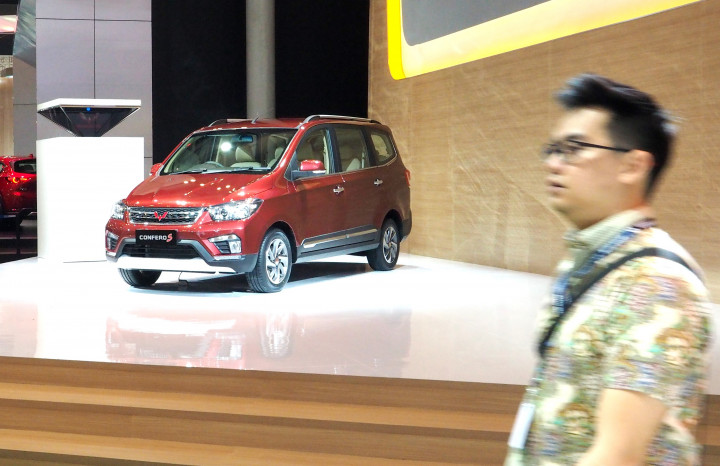 Desain eksterior Wuling Confero S boleh jadi terasa jadul bagi masyarakat Indonesia yang menggemari tampilan futuristik sebagaimana dibuktikan suksesnya Honda Mobilio dan si kembar Calya-Sigar