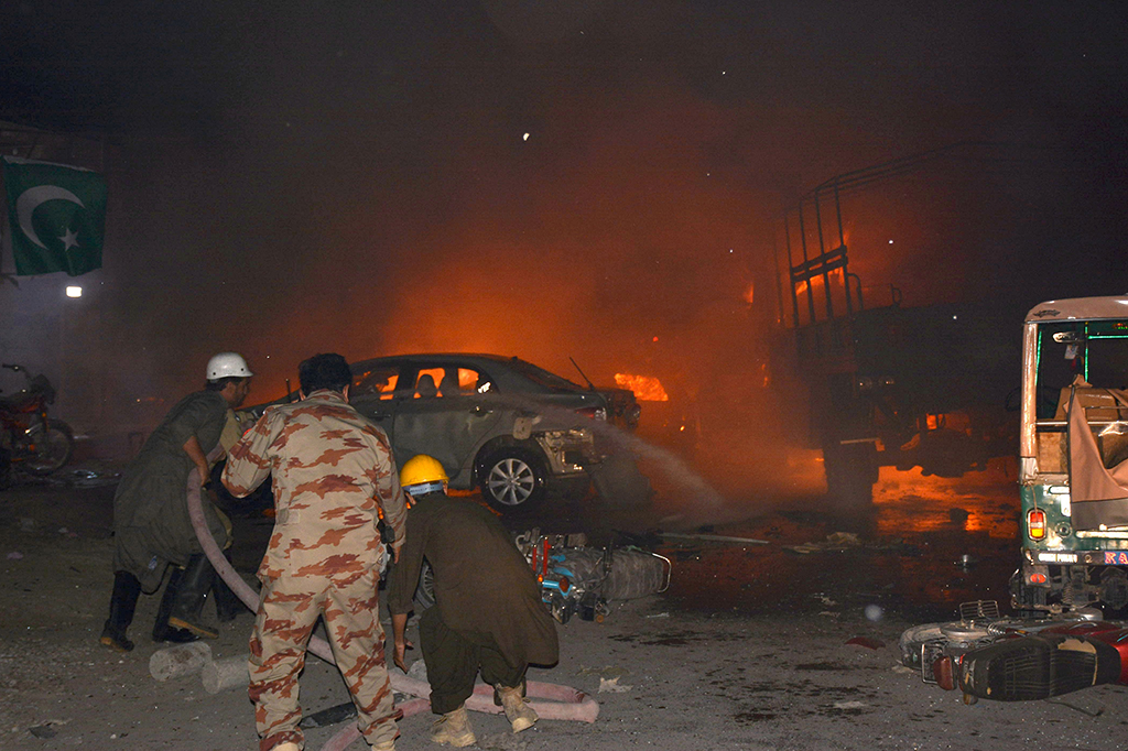 Basis ISIS di Timur Tengah mengklaim bertanggung jawab dalam serangan itu dan menambahkan jika bom bunuh diri dengan sepeda motor tersebut telah menewaskan 17 tentara. 