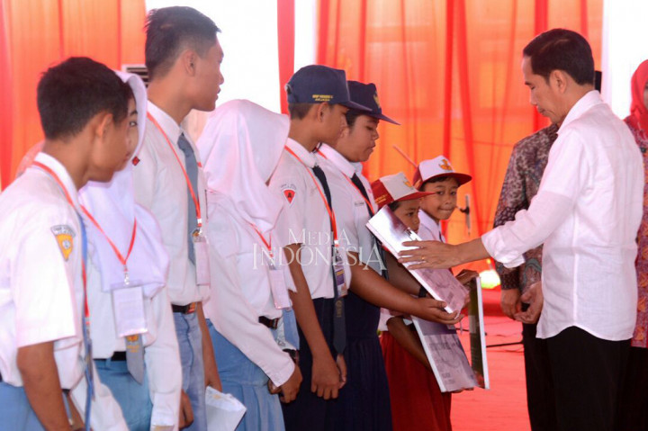 Dari 1.725 Rinciannya yakni, SD sebanyak 500 siswa, SMP 473 siswa. Selain itu SMA 300 siswa, SMK 300 siswa, warga belajar program kesetaraan paket c dan b 152 siswa.