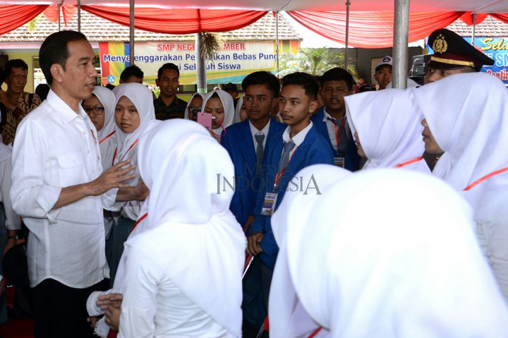 Dalam rincian tersebut Jokowi menjelaskan besar bantuan yang  di terima siswa adalah Rp 450 ribu untuk siswa SD, Rp750 ribu untuk siswa SMP dan Rp 1 juta untuk siswa SMA/SMK.