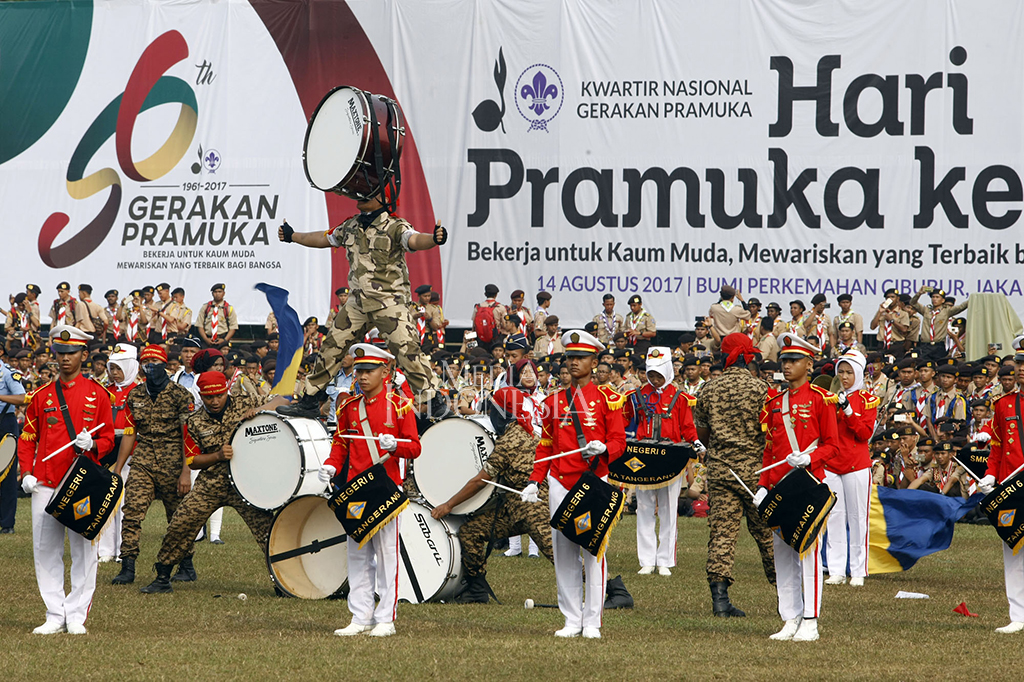 Beragam atraksi ditampilkan untuk menyemarakkan Peringatan Hari Pramuka ke-56 dan pembukaan Raimuna Nasional Gerakan Pramuka 2017 di Bumi Perkemahan Cibubur, Jakarta.